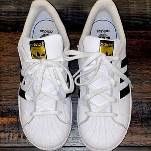 Boys Addidas size 3 worn once !!!